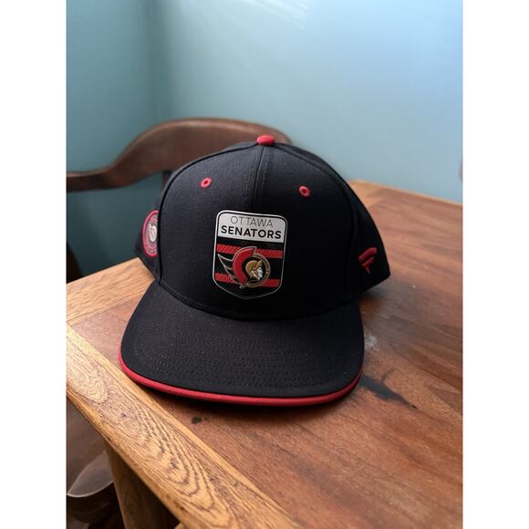 Ottowa Senators SnapBack Hat Fanatics Brand Black And Red - Picture 1 of 3